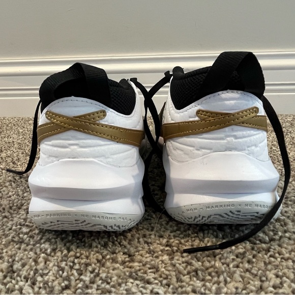 Nike Boy (5y) Team Hustle Athletic Shoe NIB - Picture 7 of 7